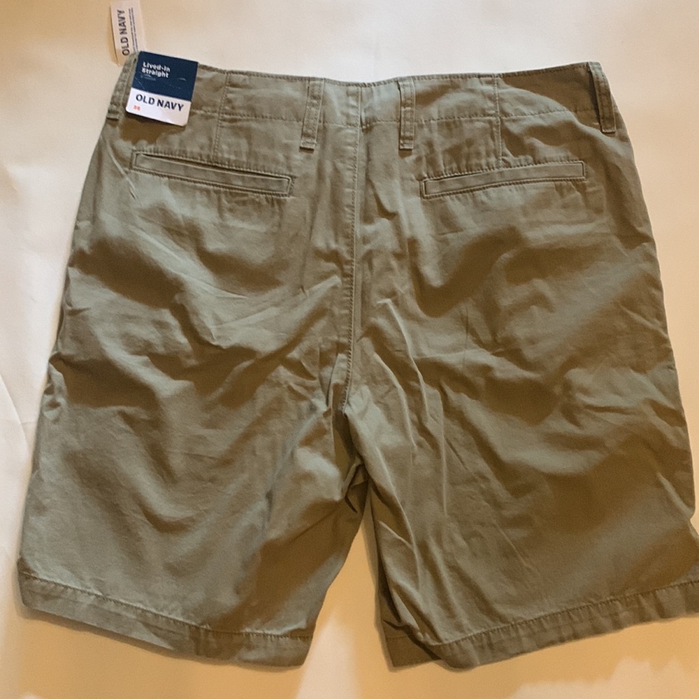 Old Navy men’s shorts tan khaki 9” inseam 36” waist New with Tags - Picture 2 of 2